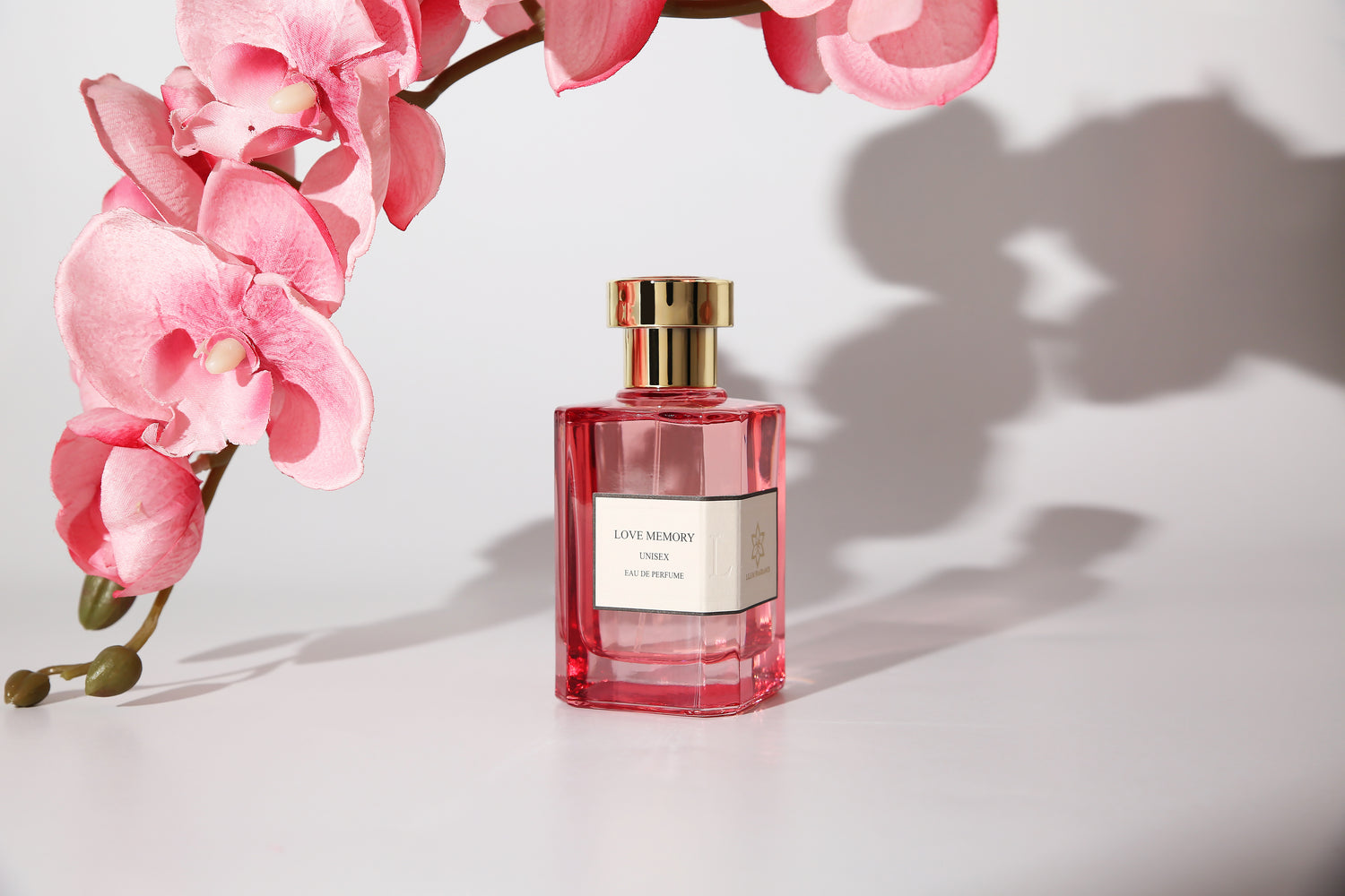 LOVE MEMORY BY LILIUM FRAGRANCE A luxurious and long-lasting perfume for women and men that can be used in summer and winter and on all occasions.